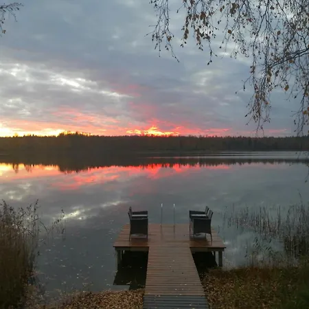 Ympaerivuotinen Jaervenrantahuvila Pihtiputaalla فيلة