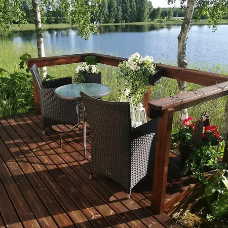 Ympaerivuotinen Jaervenrantahuvila Pihtiputaalla Villa Pihtipudas