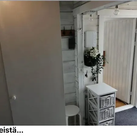 Ympaerivuotinen Jaervenrantahuvila Pihtiputaalla *