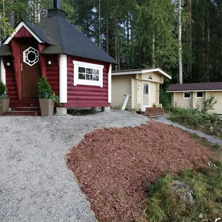 Villa Ympaerivuotinen Jaervenrantahuvila Pihtiputaalla